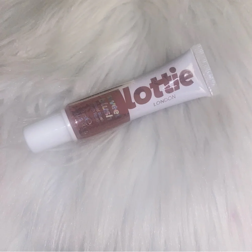 New Lottie London liquid blush Soft Rose